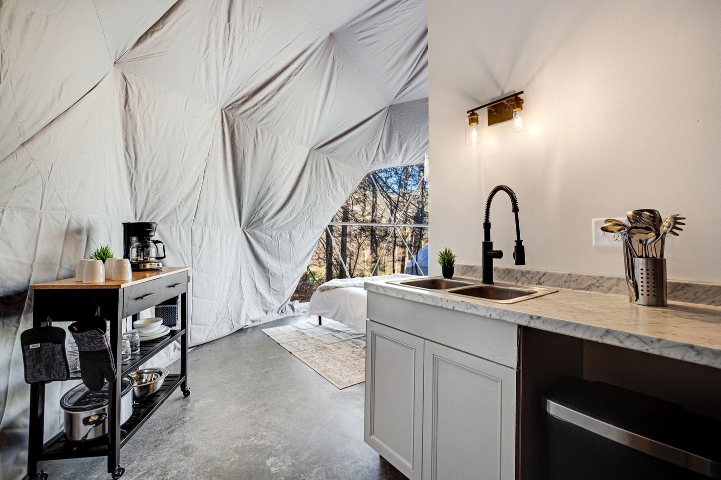 Luxurious Dome Surrounded by Trees for a Relaxing Getaway in the Blue Ridge Mountains in Rosman, North Carolina