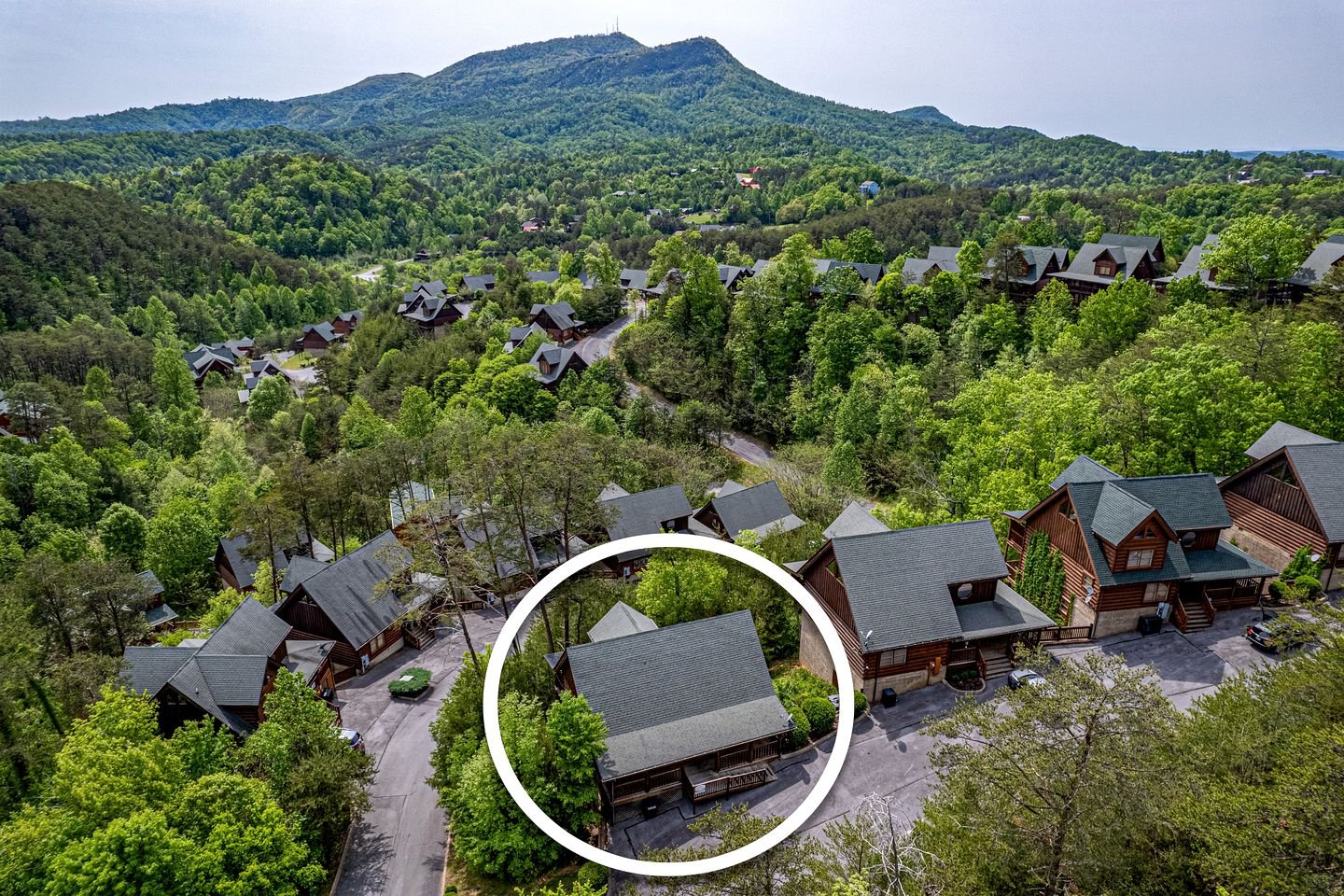 Mountain Cabin with Hot-Tub, Amazing Views and Pools in Sevierville, Tennessee