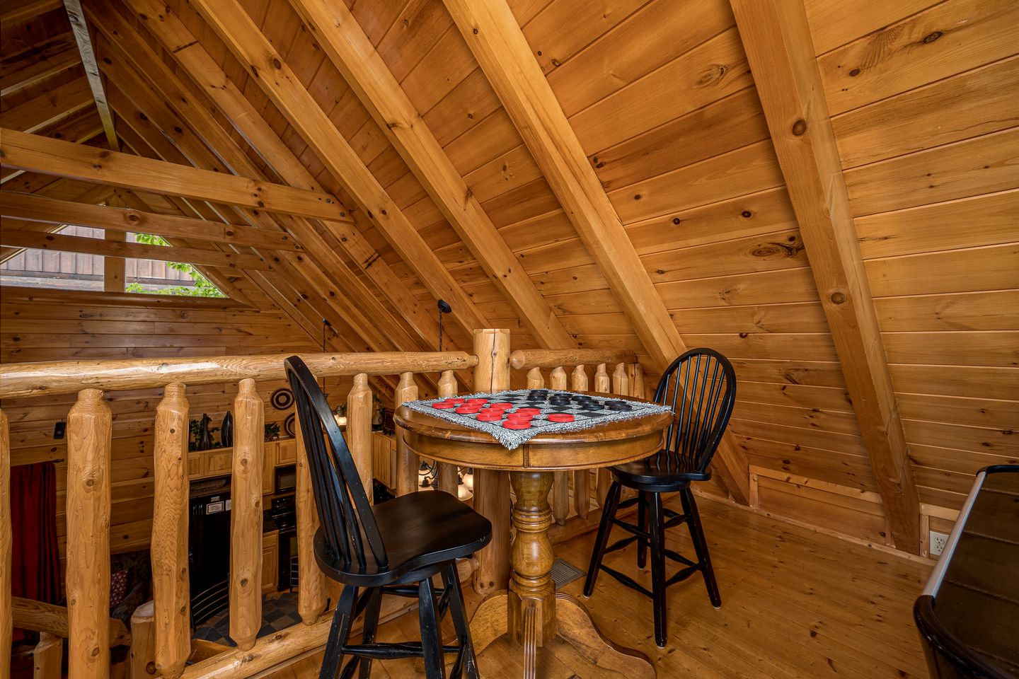 Mountain Cabin with Hot-Tub, Amazing Views and Pools in Sevierville, Tennessee