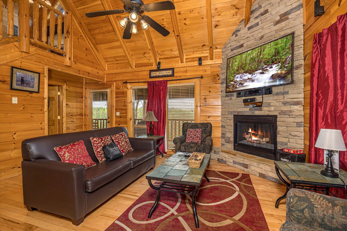 Mountain Cabin with Hot-Tub, Amazing Views and Pools in Sevierville, Tennessee