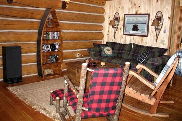 Log Cabin with Hot Tub on Sun Valley Lake, Colorado