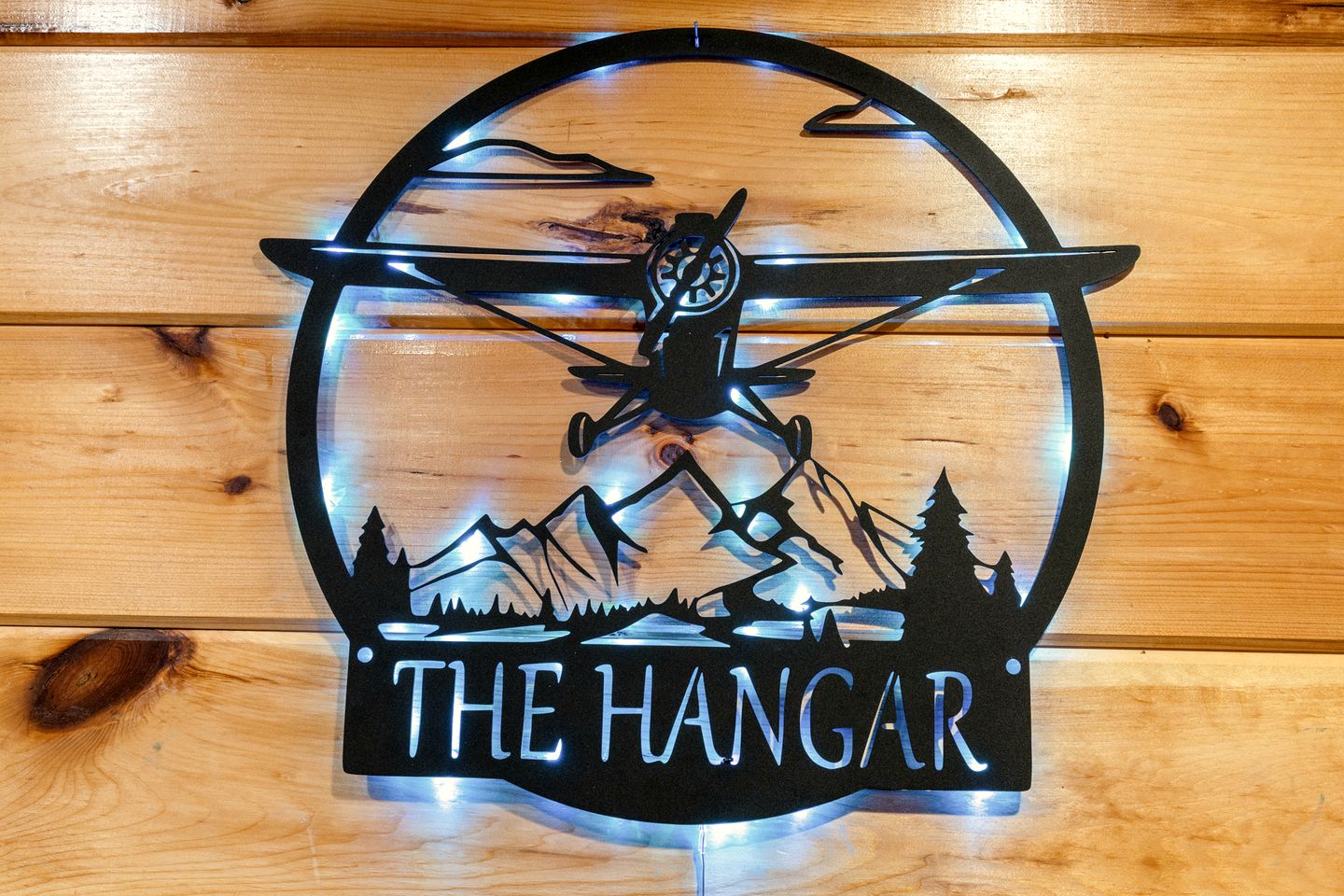 Luxurious Mountain Cabin with Hot Tub & Game Room near Blue Ridge, Georgia