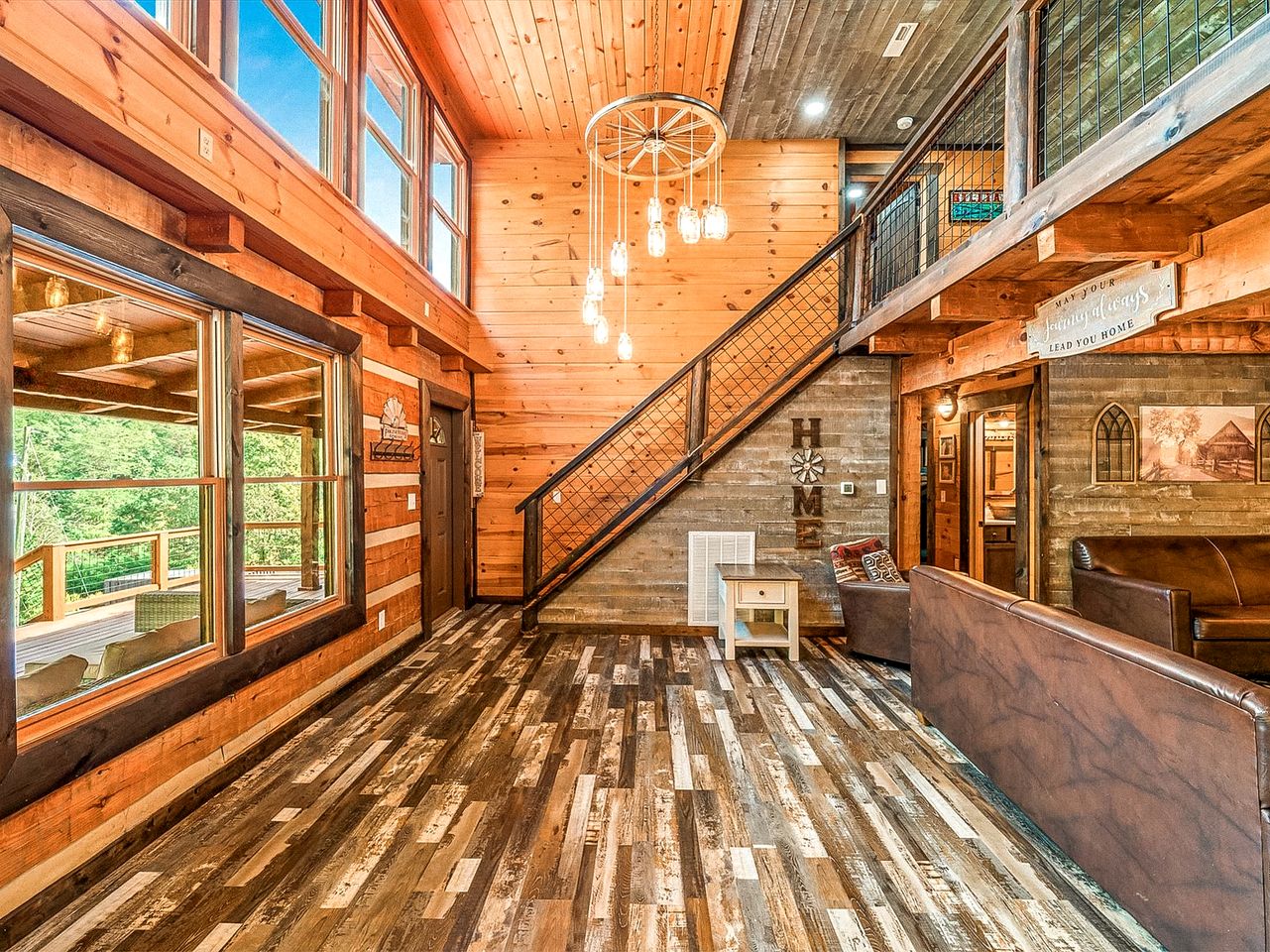 Luxurious, Family and Pet Friendly Smoky Mountain Cabin in Pidgeon Forge, Tennessee