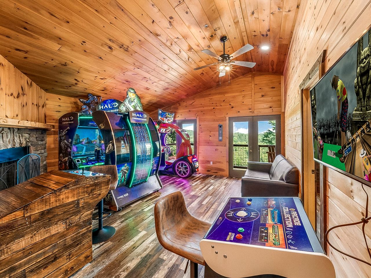 Luxurious, Family and Pet Friendly Smoky Mountain Cabin in Pidgeon Forge, Tennessee