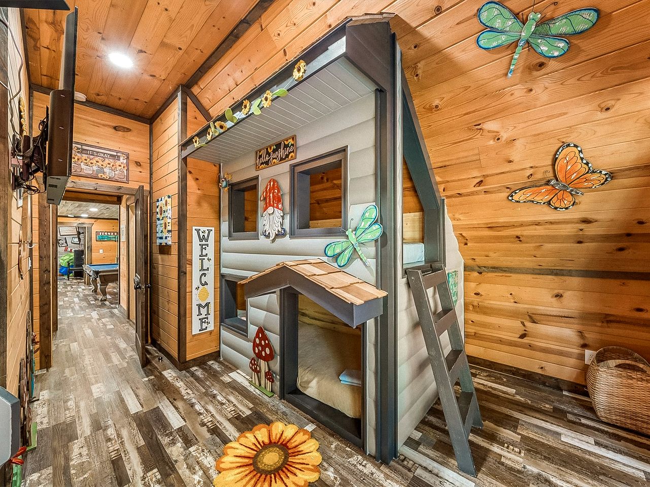 Luxurious, Family and Pet Friendly Smoky Mountain Cabin in Pidgeon Forge, Tennessee