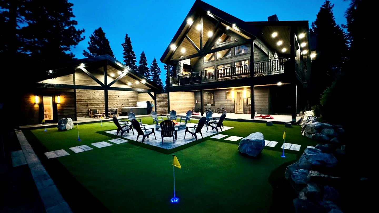 Luxurious Mountain Cabin with Sauna, Hot Tub, and Outdoor Fireplace, Perfect for a Relaxing Weekend Getaway in Utah