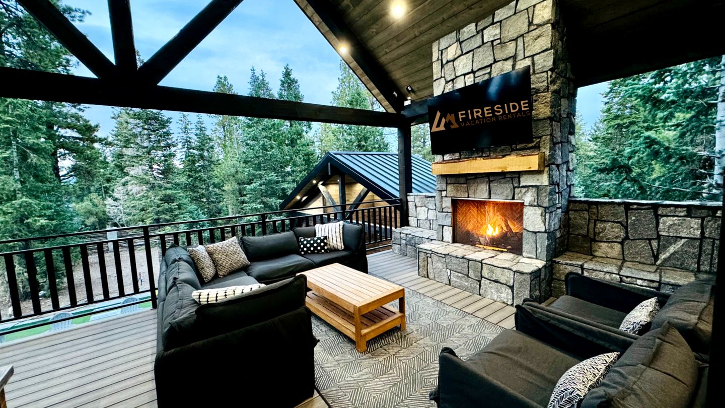 Luxurious Mountain Cabin with Sauna, Hot Tub, and Outdoor Fireplace, Perfect for a Relaxing Weekend Getaway in Utah
