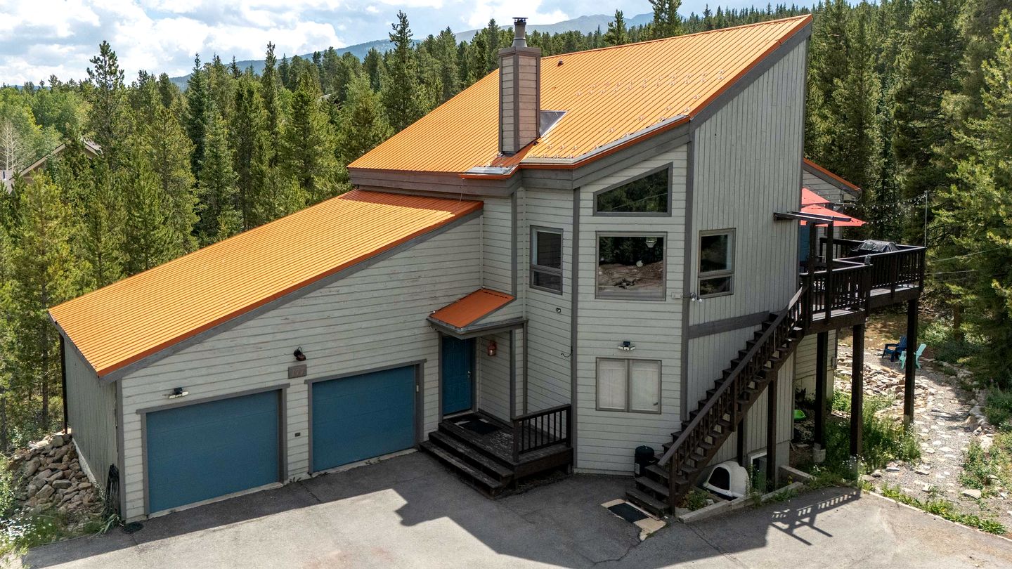 Luxurious Mountain Retreat with Hot Tub & Game Room near Downtown Breckenridge, Colorado