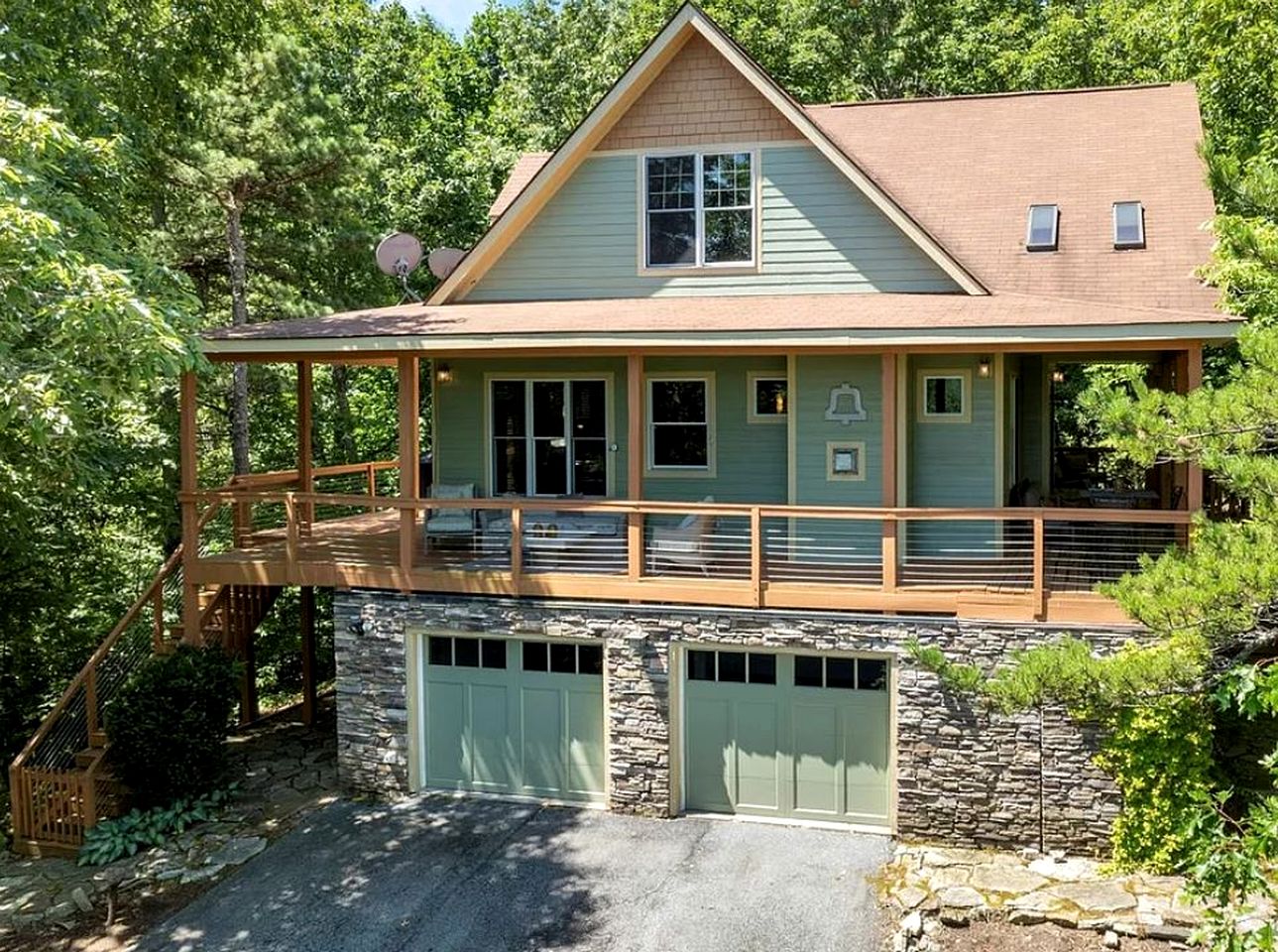 Luxurious Mountain Retreat with Wrap-Around Porches and Hot Tub, Near Asheville and Black Mountain, NC