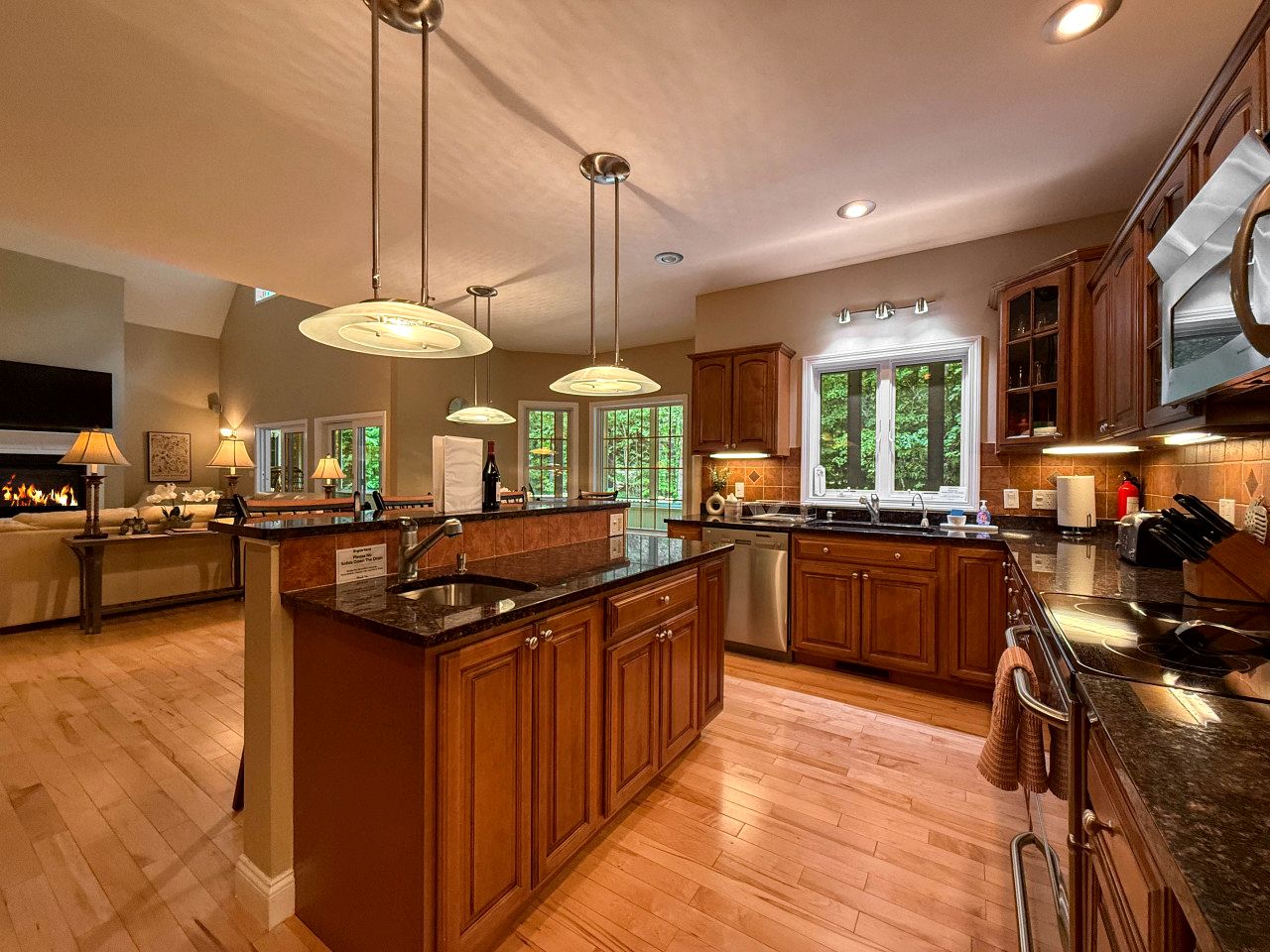 Luxurious Pet Friendly Vacation Rental Near Echo Lake with Hot Tub in North Conway, NH