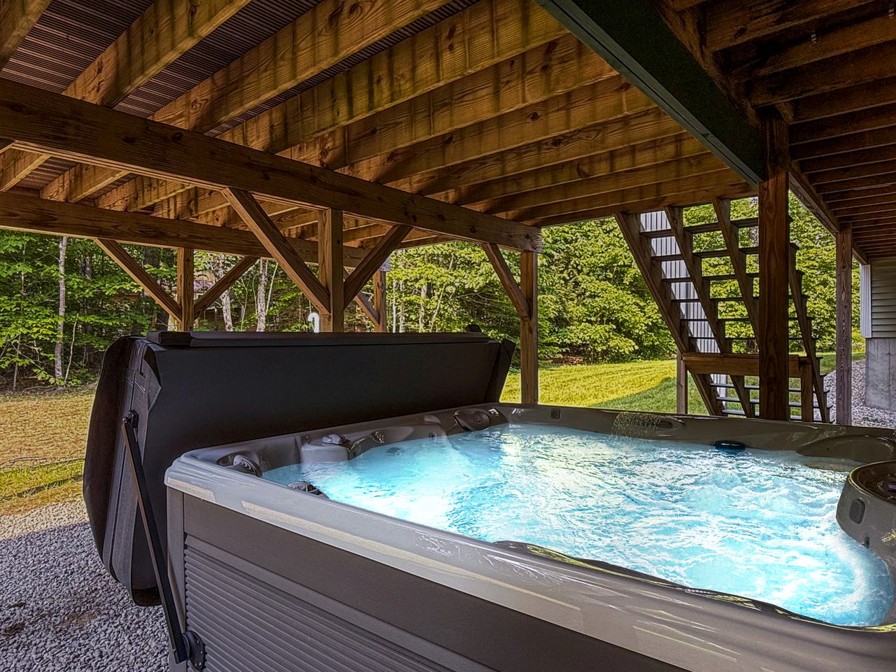 Luxurious Pet Friendly Vacation Rental Near Echo Lake with Hot Tub in North Conway, NH