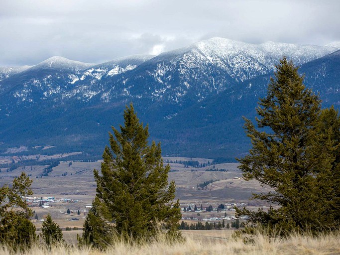 Cabins (Eureka, Montana, United States)