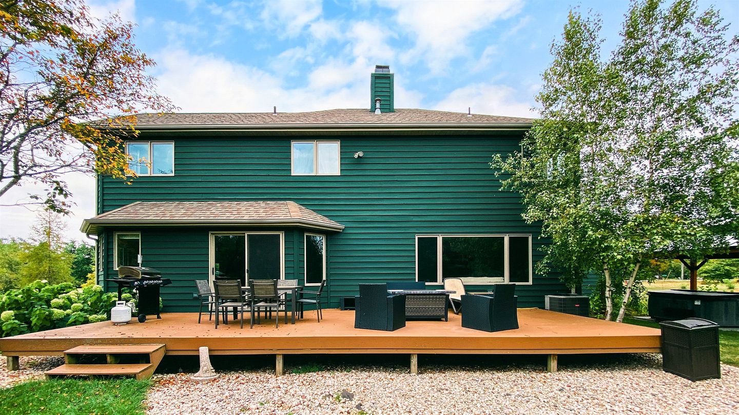Luxurious Retreat with Expansive Yard in Sister Bay, Wisconsin