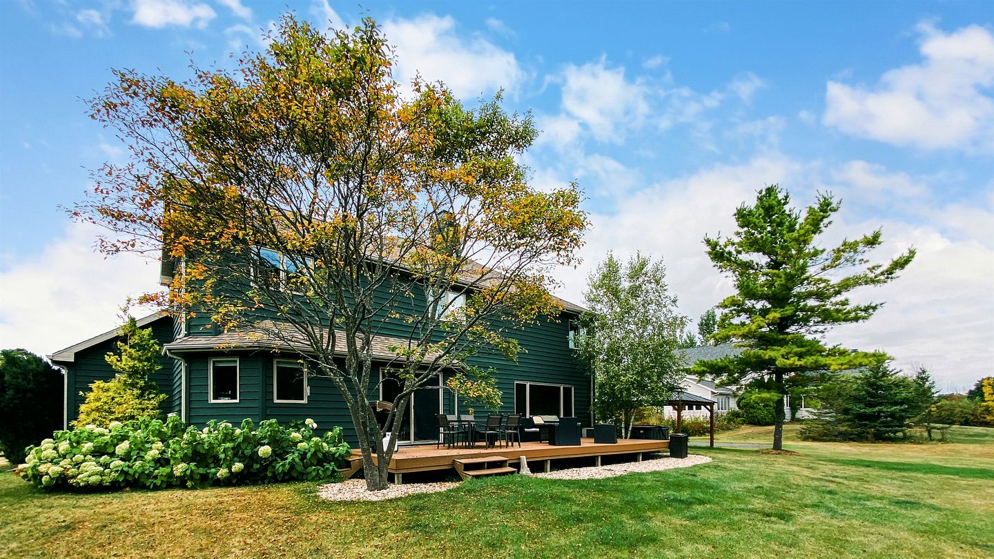 Luxurious Retreat with Expansive Yard in Sister Bay, Wisconsin