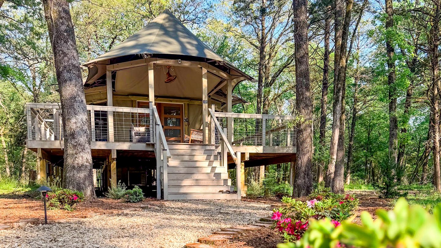 Safari Tents (United States of America, Point, Texas)