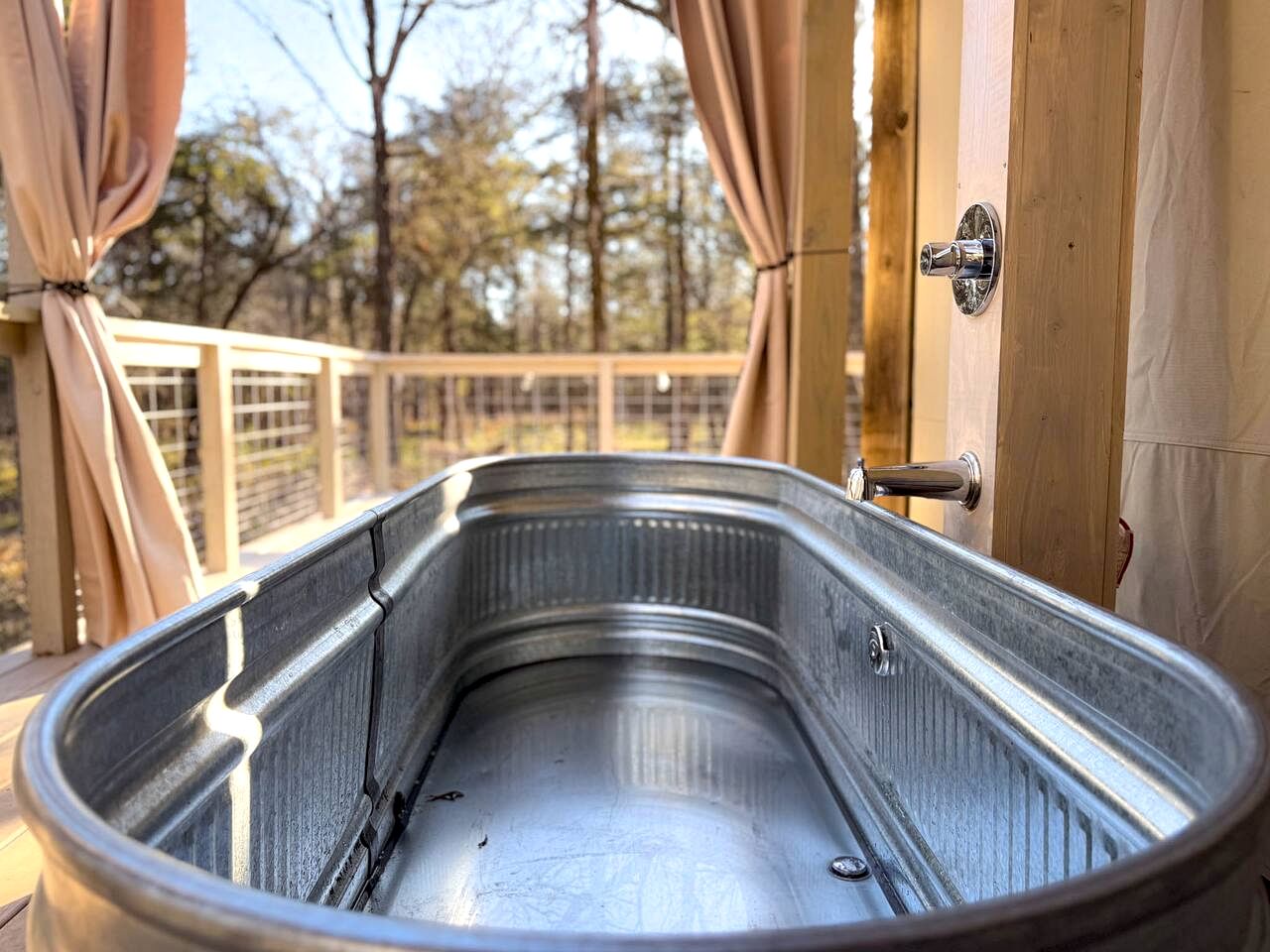 Luxurious Romantic Glamping Cabin with Outdoor Tub near Lake Fork in East Texas