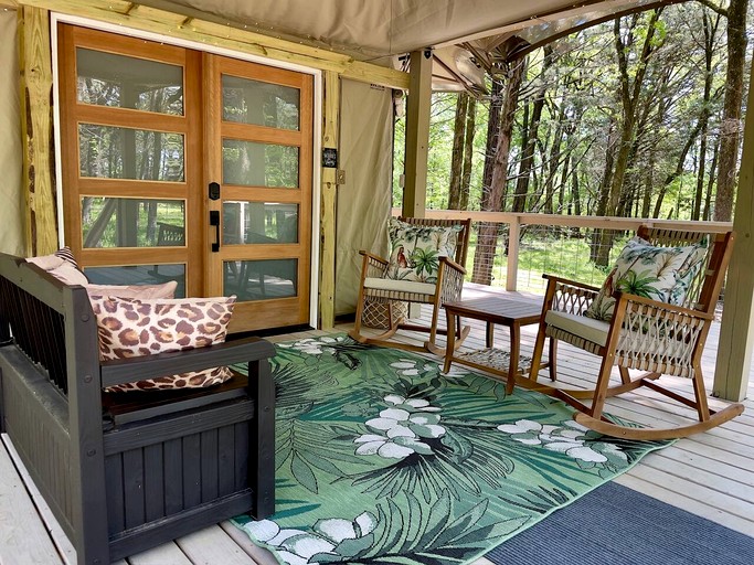 Safari Tents (United States of America, Point, Texas)