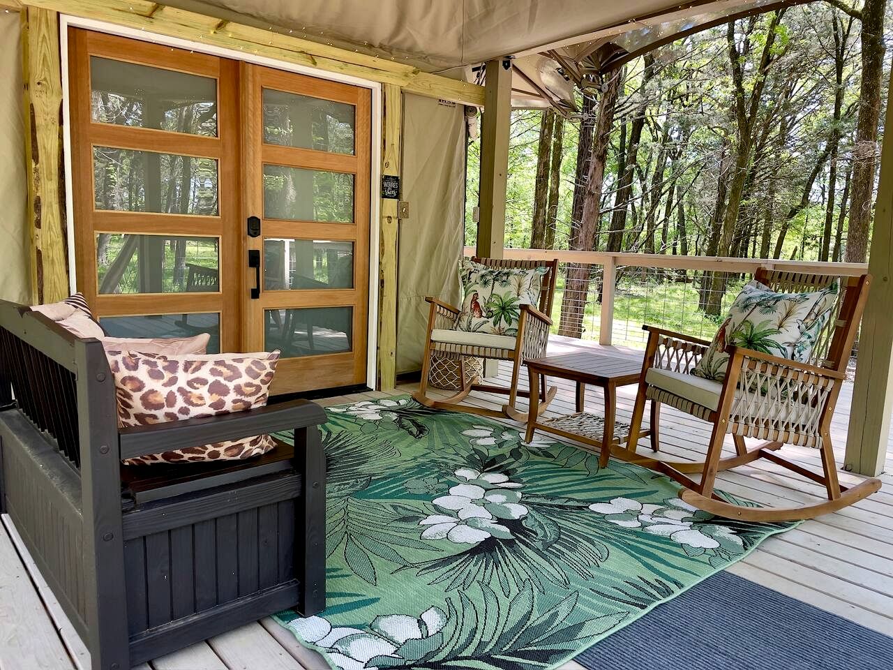 Luxurious Romantic Glamping Cabin with Outdoor Tub near Lake Fork in East Texas