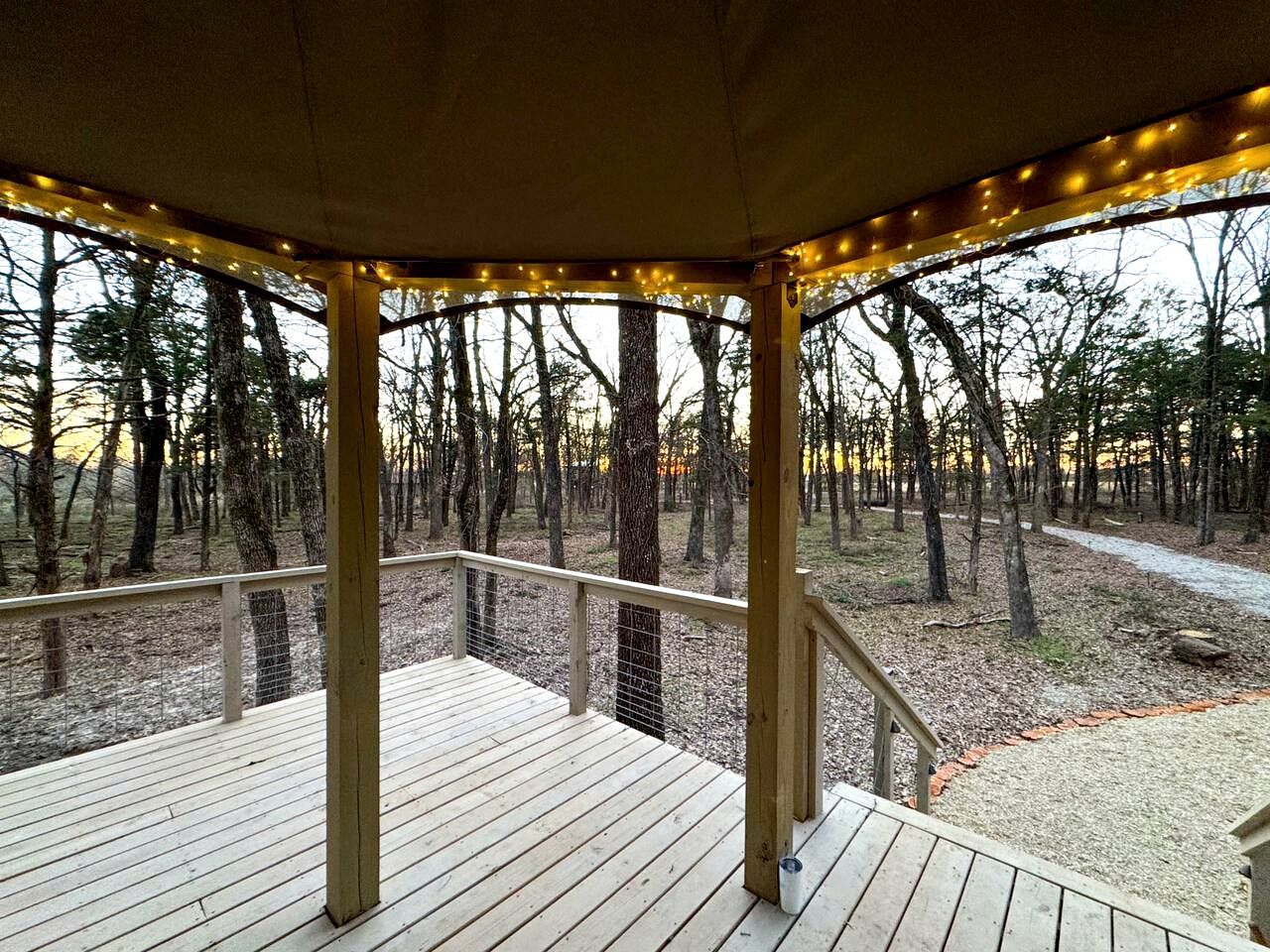 Luxurious Romantic Glamping Cabin with Outdoor Tub near Lake Fork in East Texas