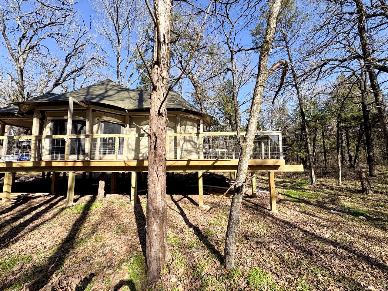 Luxurious Romantic Glamping Cabin with Outdoor Tub near Lake Fork in East Texas