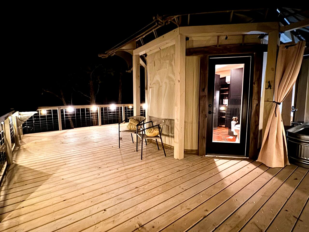 Luxurious Romantic Glamping Cabin with Outdoor Tub near Lake Fork in East Texas