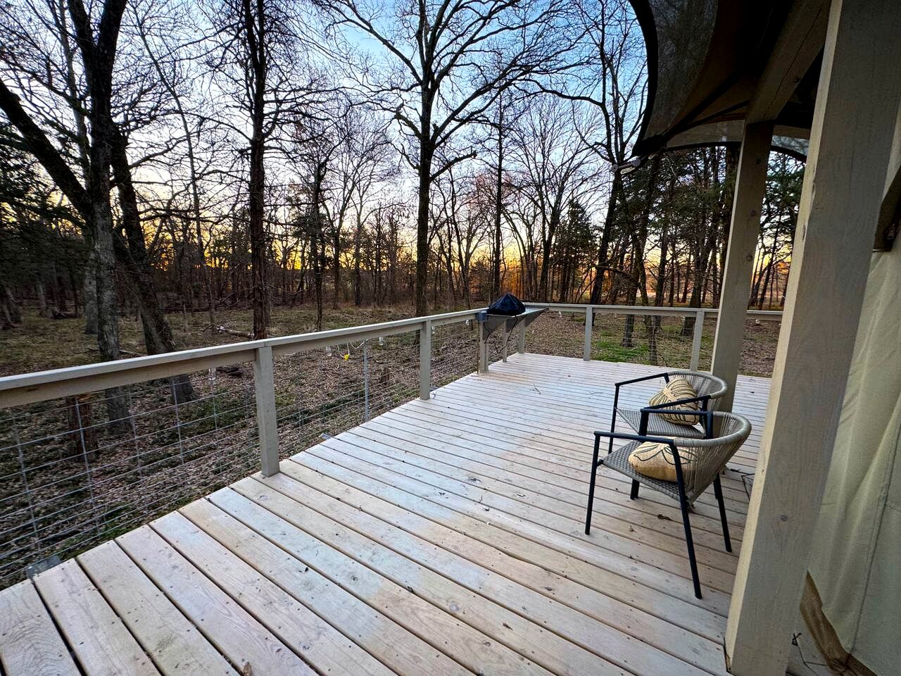 Luxurious Romantic Glamping Cabin with Outdoor Tub near Lake Fork in East Texas