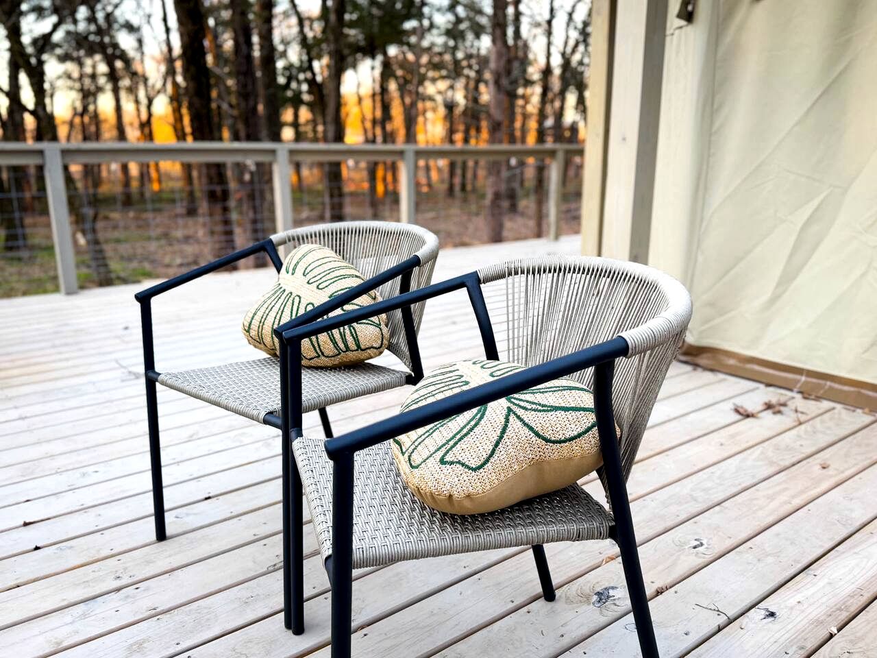 Luxurious Romantic Glamping Cabin with Outdoor Tub near Lake Fork in East Texas