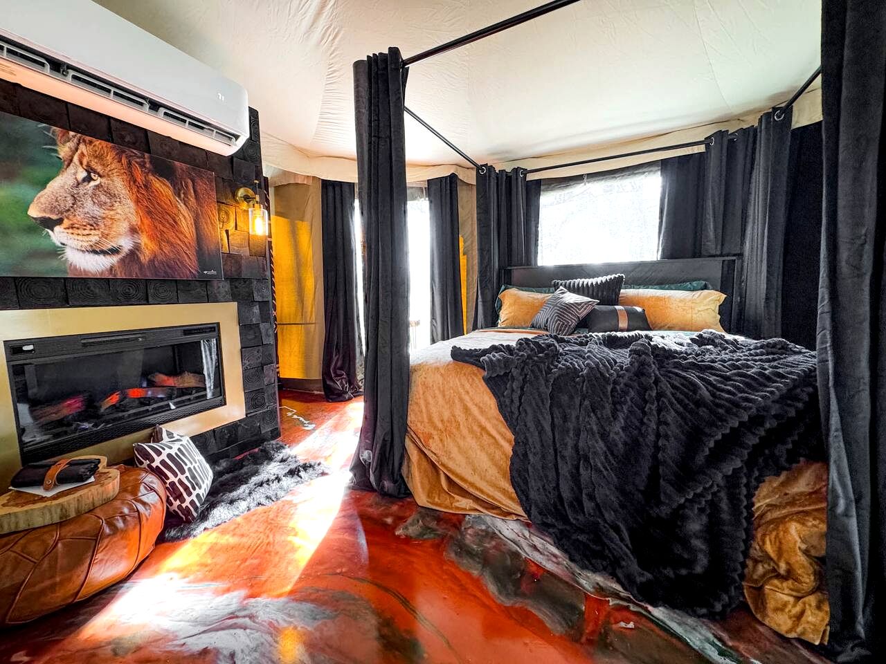 Luxurious Romantic Glamping Cabin with Outdoor Tub near Lake Fork in East Texas