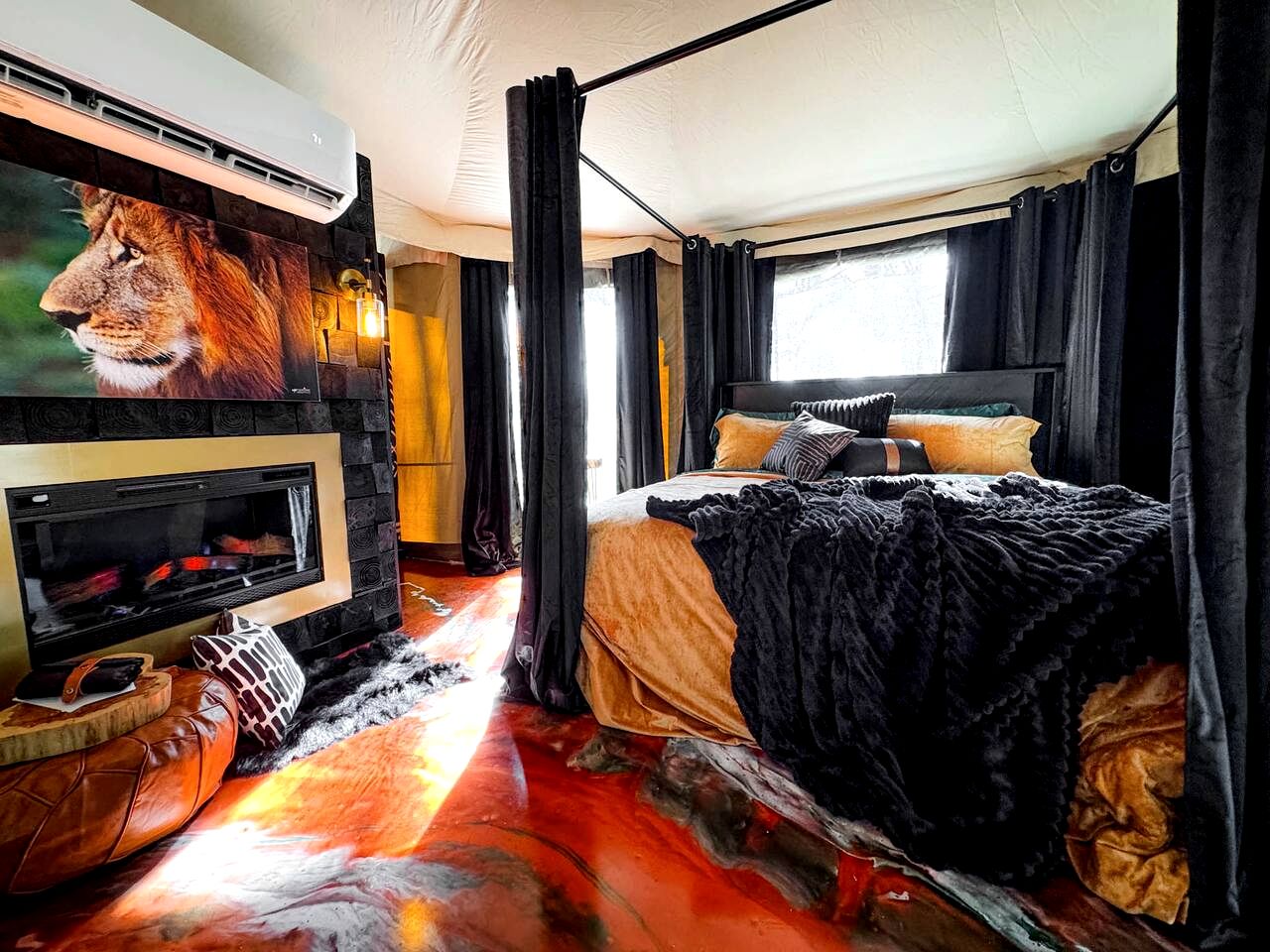 Luxurious Romantic Glamping Cabin with Outdoor Tub near Lake Fork in East Texas