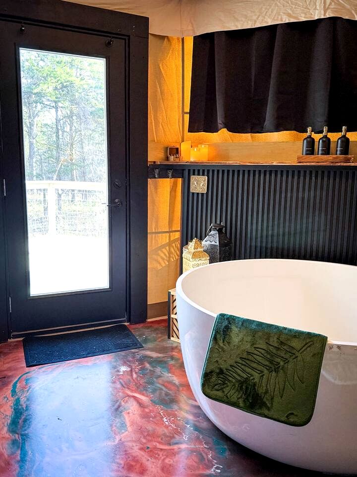 Luxurious Romantic Glamping Cabin with Outdoor Tub near Lake Fork in East Texas