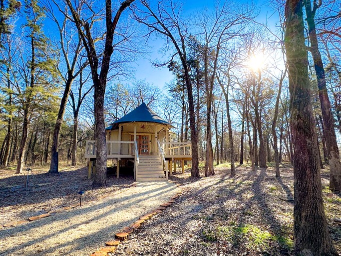 Safari Tents (United States of America, Point, Texas)
