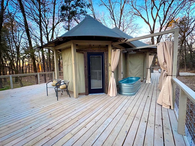 Safari Tents (United States of America, Point, Texas)