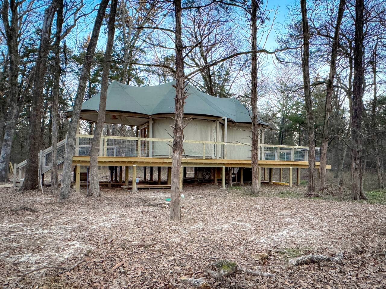 Luxurious Romantic Glamping Cabin with Outdoor Tub near Lake Fork in East Texas