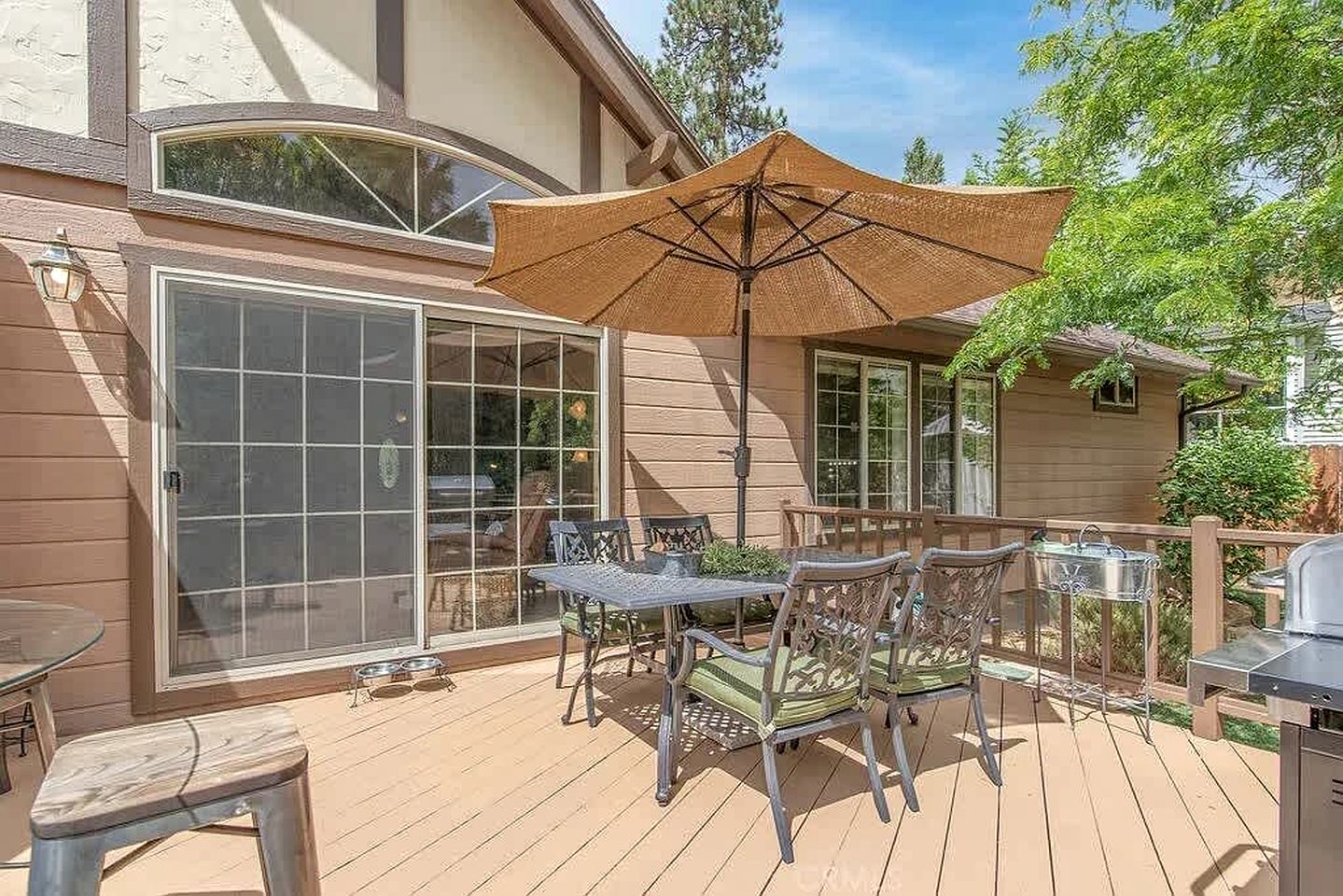 Luxurious Rustic-Modern Retreat with Hot Tub near Local Attractions in Whitney, California