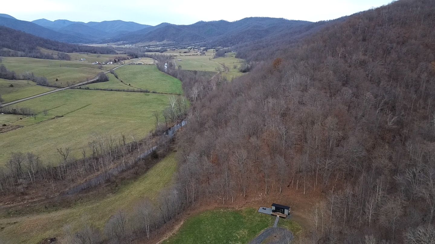 Luxurious Tiny House with Breathtaking Views and Sauna in Virginia