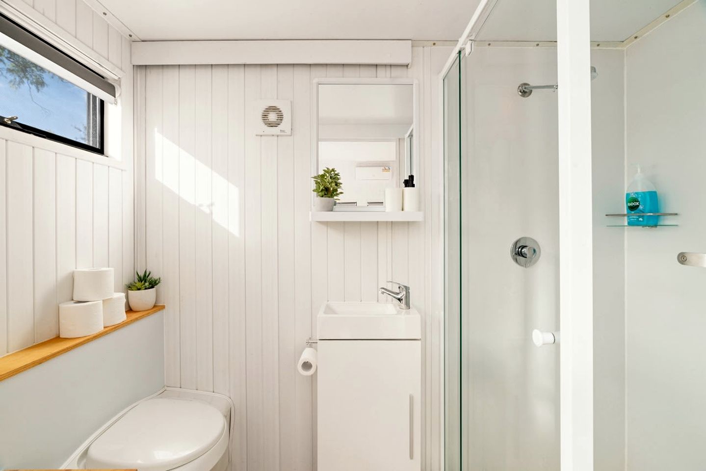 Luxurious Tiny House Loft Surrounded by Plenty of Wildlife and Near the Coast in Queensland, Australia