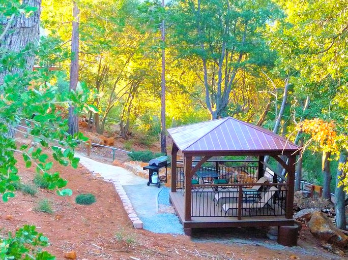 Tree House Julian, California Glamping Hub