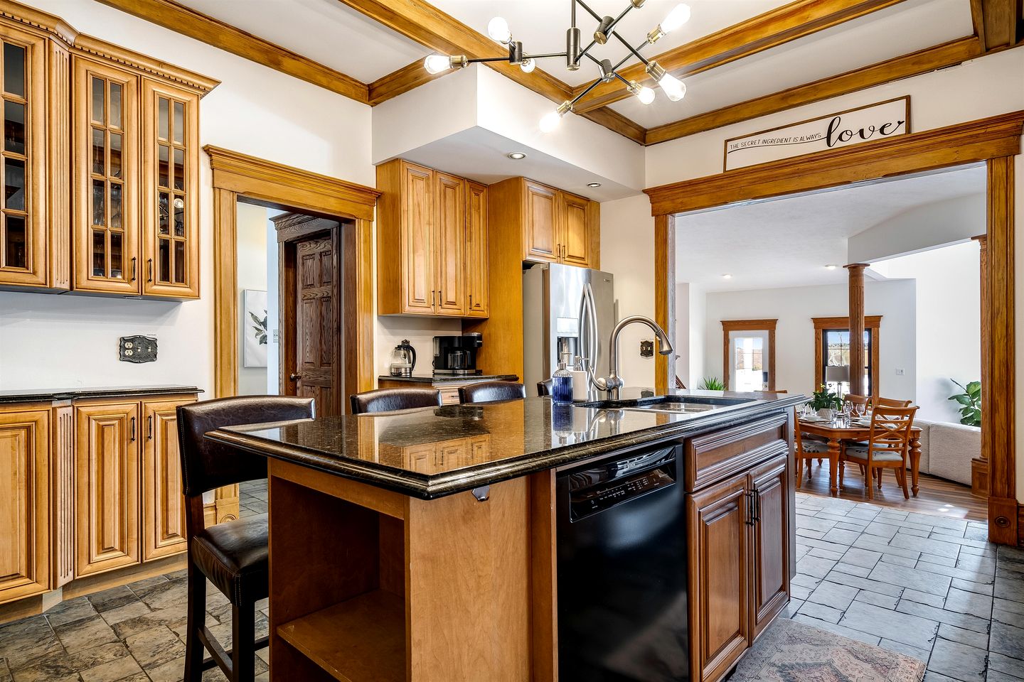 Luxurious Vacation Rental near Lake Erie for an Amazing Family Retreat in Leamington, Ontario