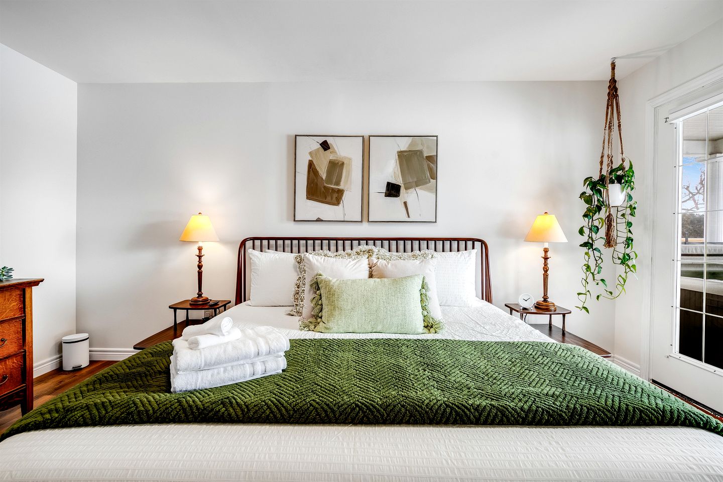 Luxurious Vacation Rental near Lake Erie for an Amazing Family Retreat in Leamington, Ontario