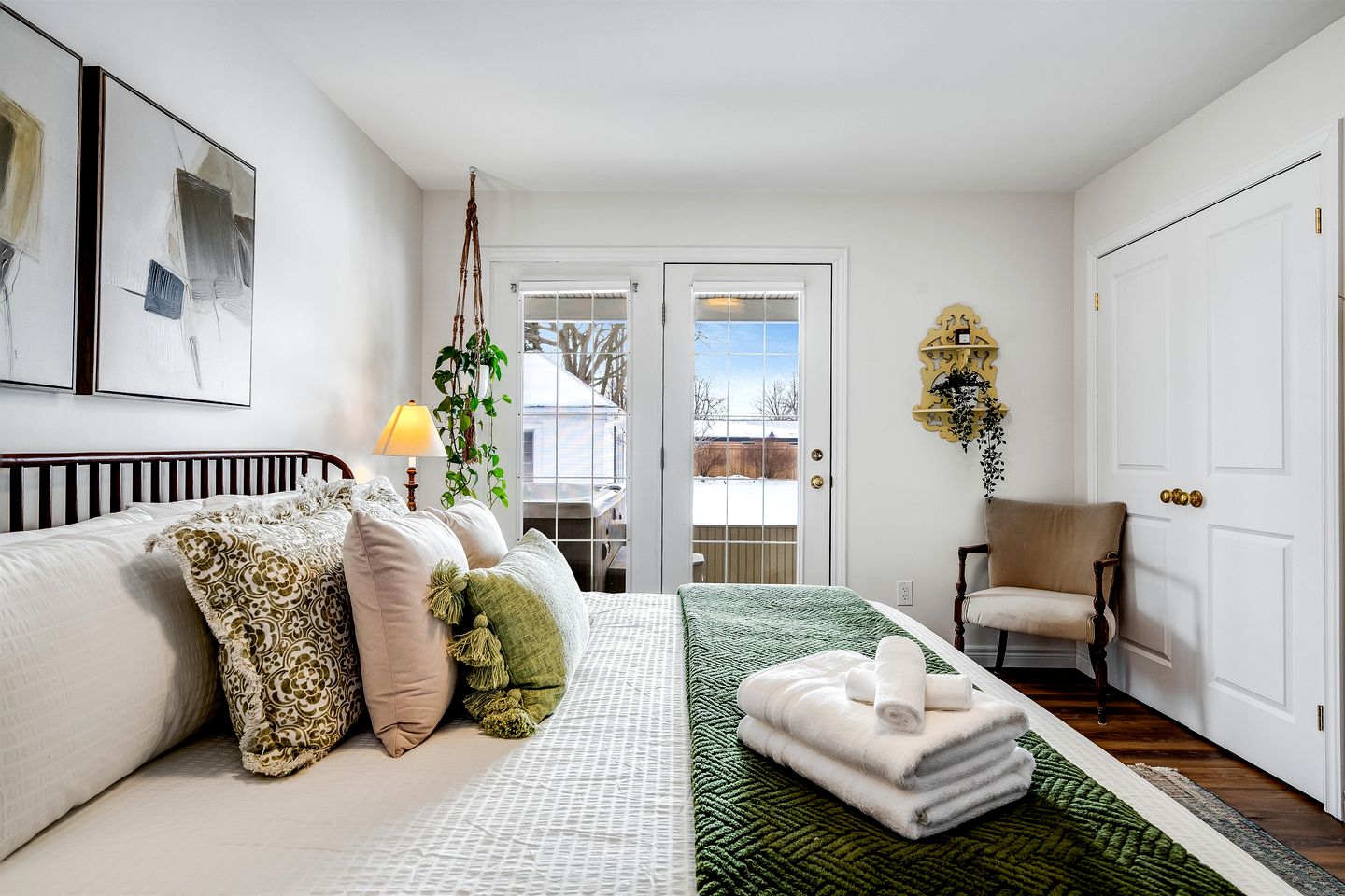 Luxurious Vacation Rental near Lake Erie for an Amazing Family Retreat in Leamington, Ontario