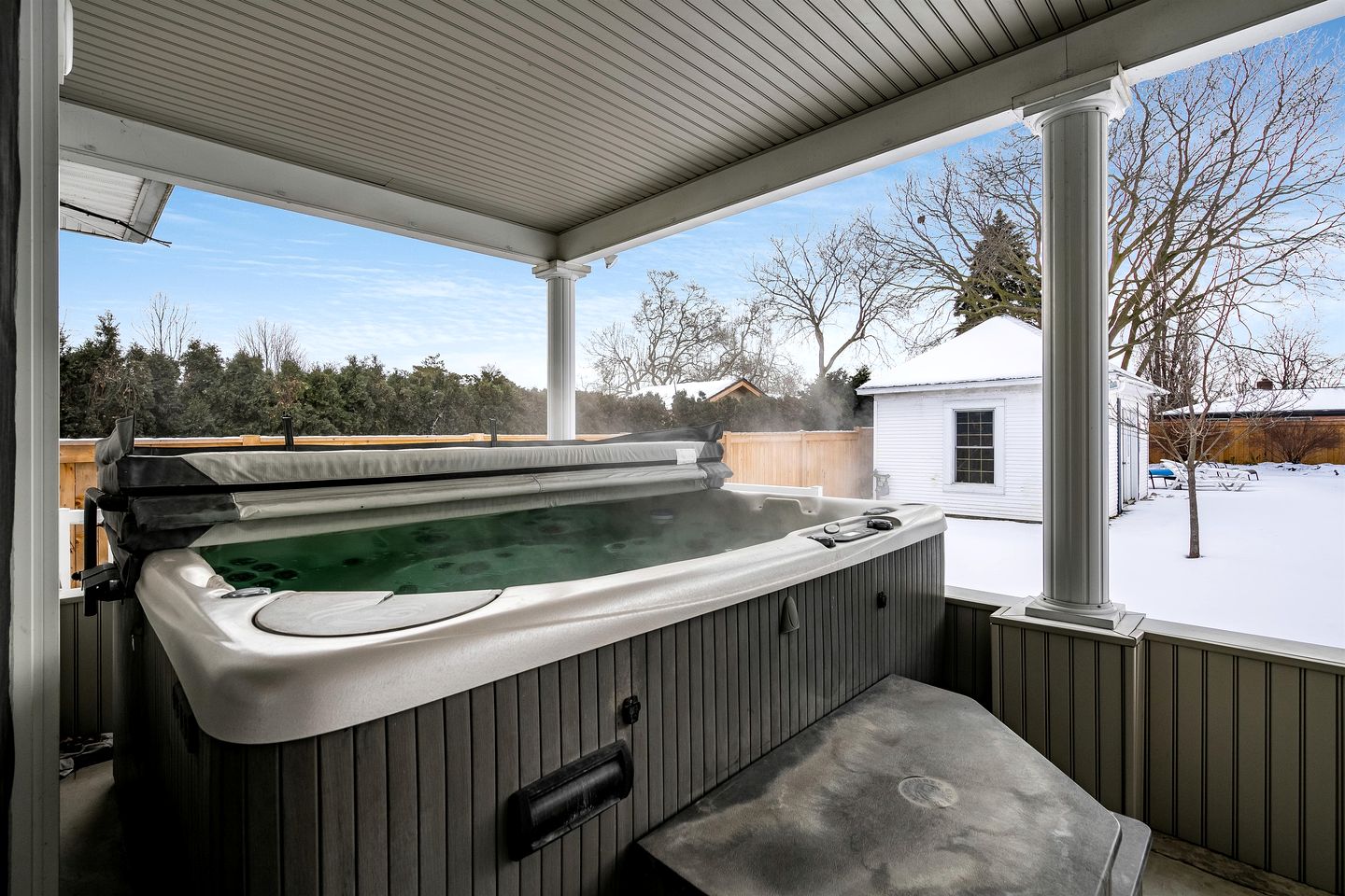 Luxurious Vacation Rental near Lake Erie for an Amazing Family Retreat in Leamington, Ontario