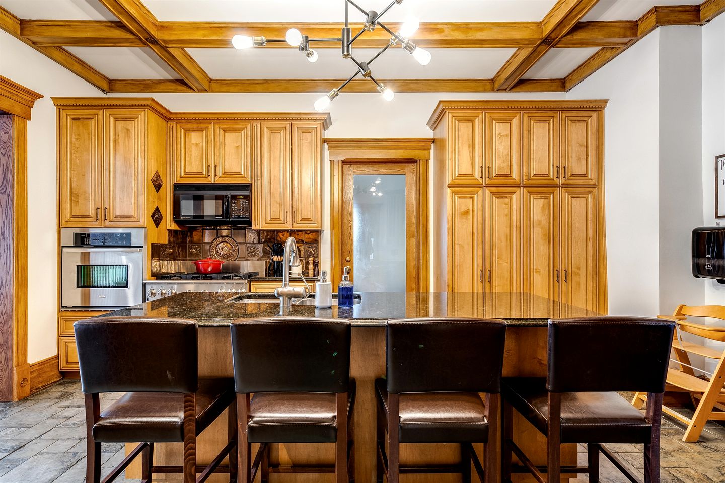 Luxurious Vacation Rental near Lake Erie for an Amazing Family Retreat in Leamington, Ontario