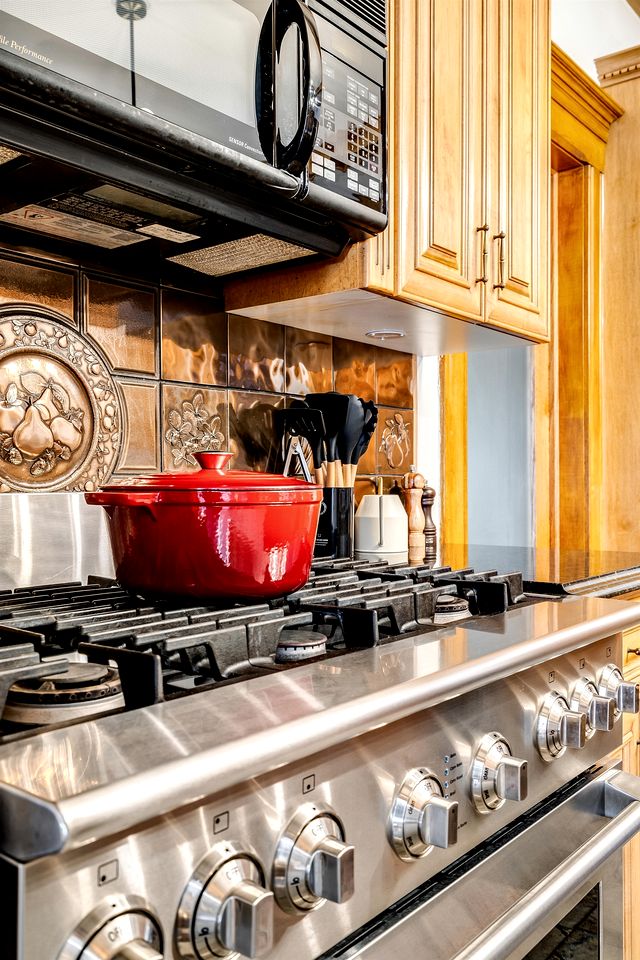 Luxurious Vacation Rental near Lake Erie for an Amazing Family Retreat in Leamington, Ontario