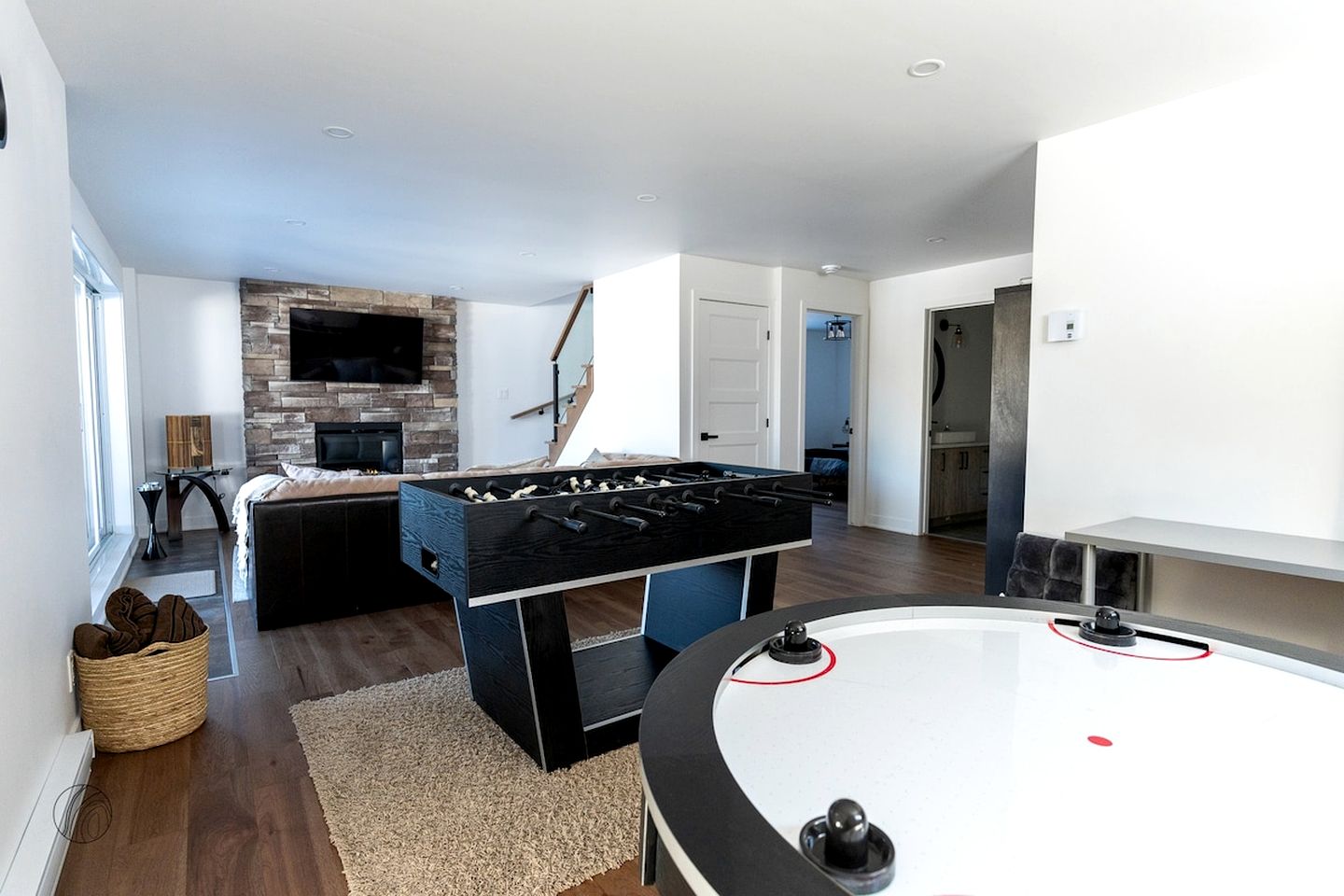 Luxurious Villa with Game Room, Hot-Tub and Barbecue in Saint Come, Quebec