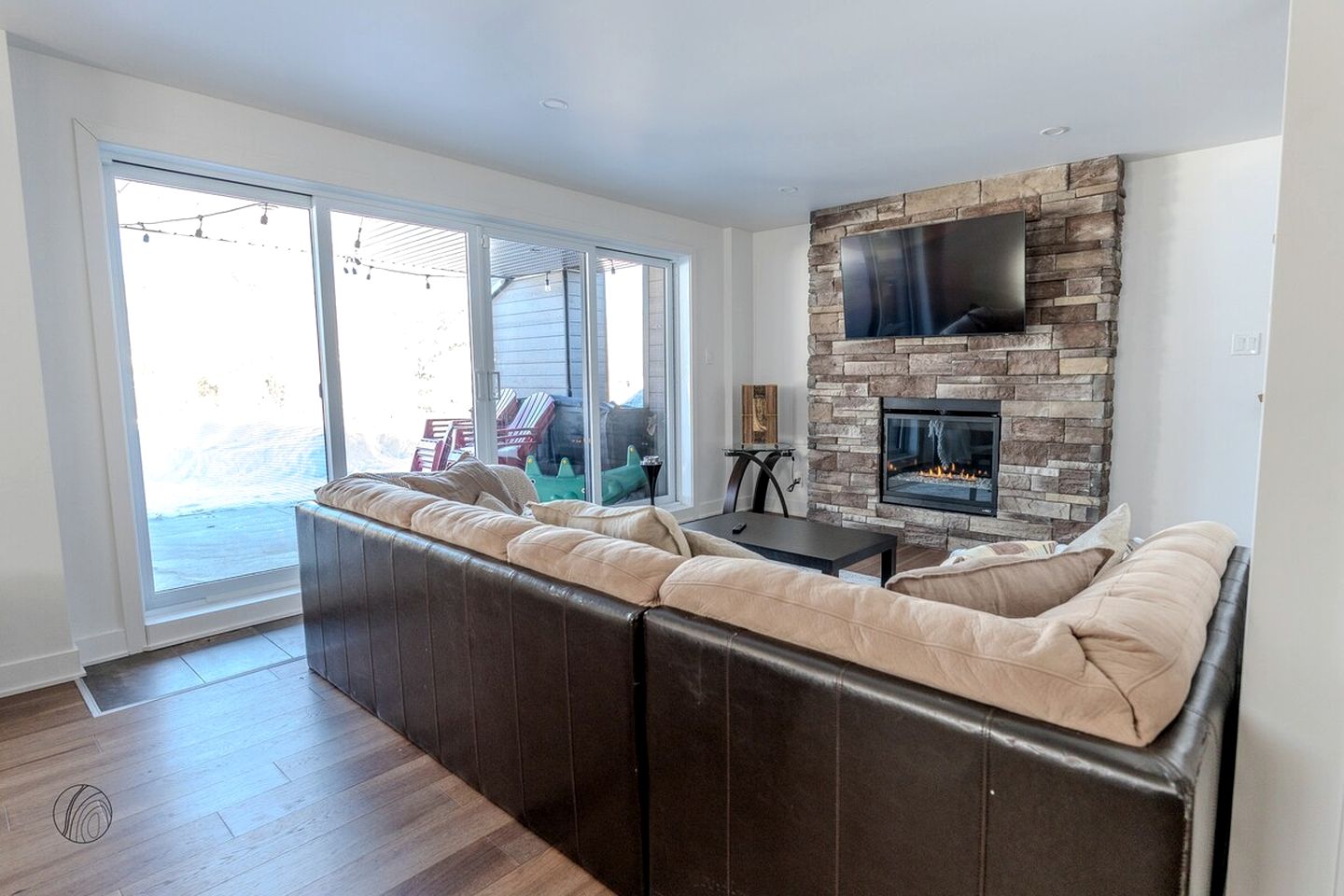 Luxurious Villa with Game Room, Hot-Tub and Barbecue in Saint Come, Quebec
