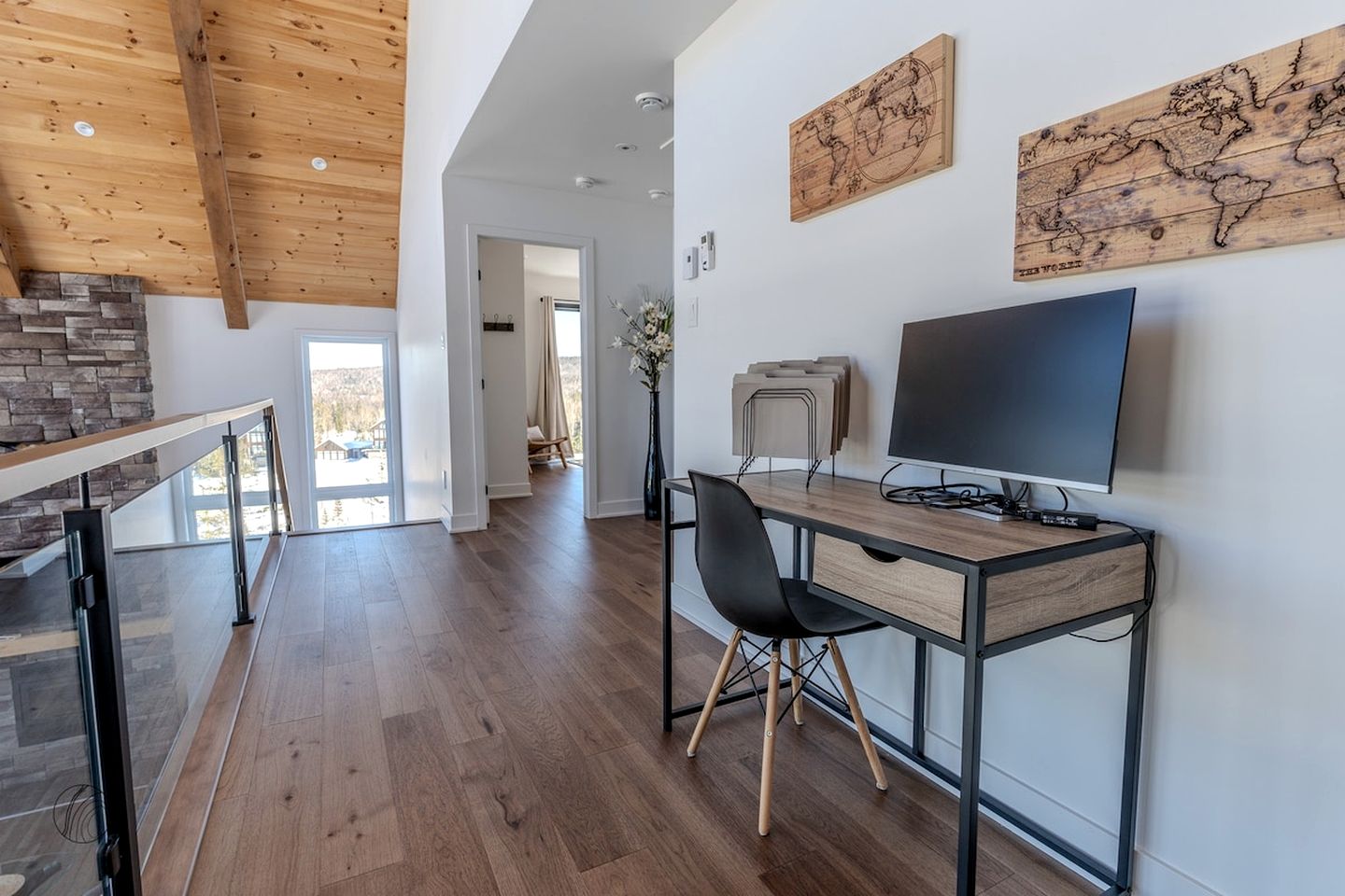 Luxurious Villa with Game Room, Hot-Tub and Barbecue in Saint Come, Quebec
