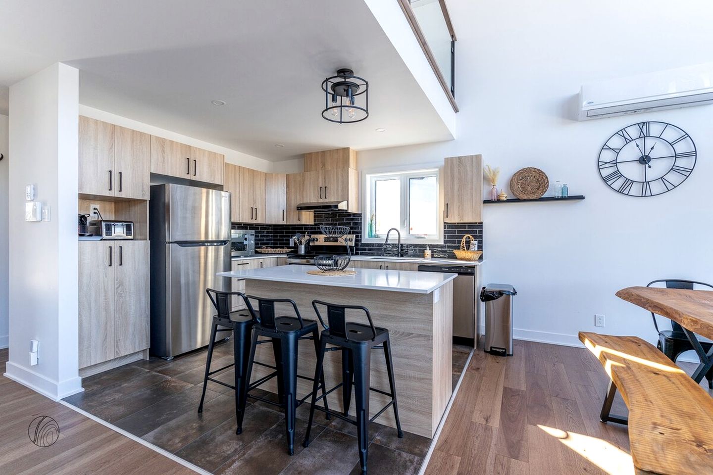 Luxurious Villa with Game Room, Hot-Tub and Barbecue in Saint Come, Quebec