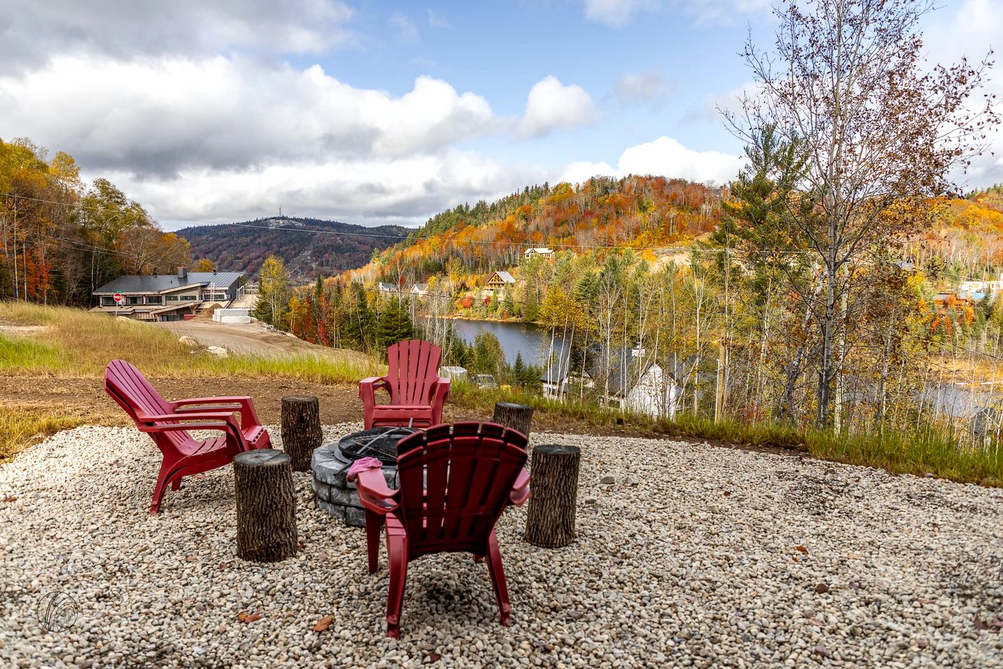 Luxurious Villa with Game Room, Hot-Tub and Barbecue in Saint Come, Quebec