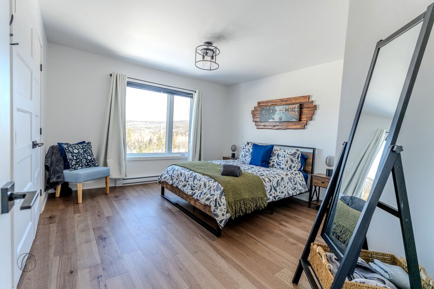 Luxurious Villa with Game Room, Hot-Tub and Barbecue in Saint Come, Quebec