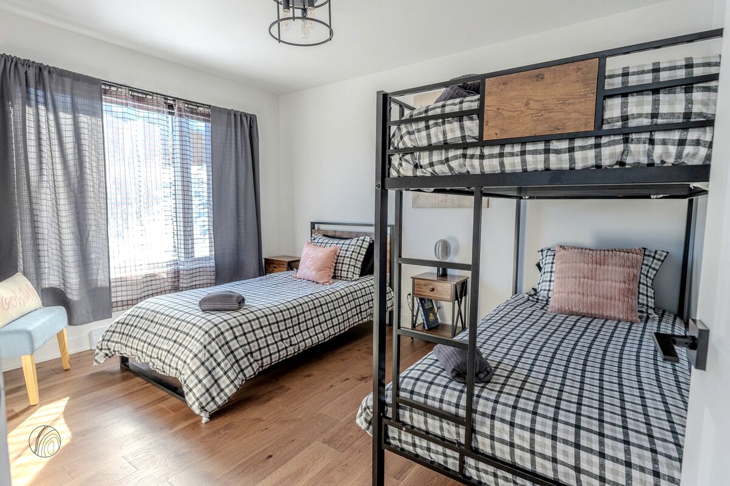 Luxurious Villa with Game Room, Hot-Tub and Barbecue in Saint Come, Quebec